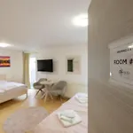 Hrominc Oda ve Kahvaltı 3*