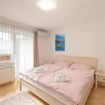 Oda ve Kahvaltı Hrominc