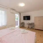 Oda ve Kahvaltı Hrominc
