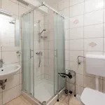 Hrominc Oda ve Kahvaltı 3*