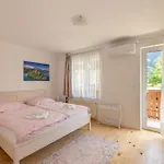 Hrominc Oda ve Kahvaltı