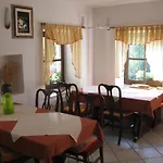 Hrominc Oda ve Kahvaltı 3*