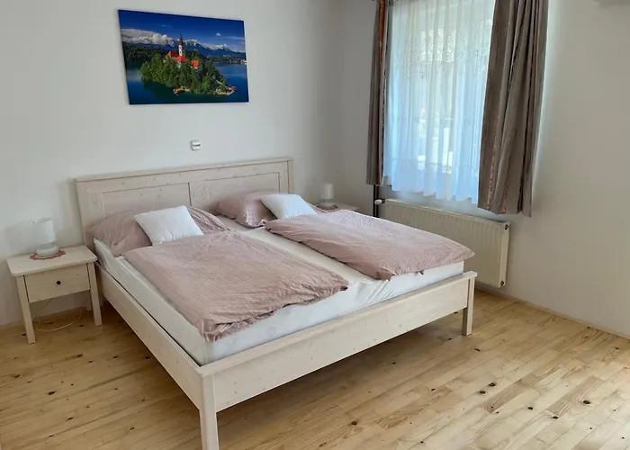 Hrominc Nočitev z zajtrkom 3*