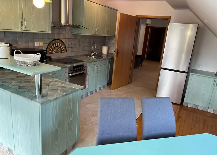 Nočitev z zajtrkom Hrominc