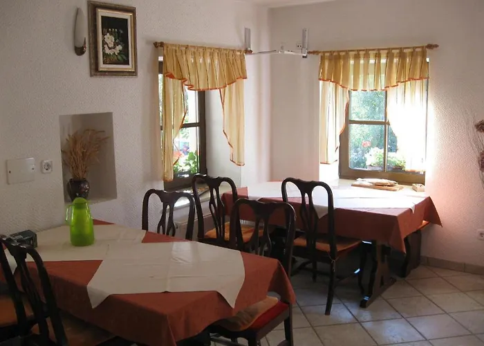 Hrominc Nočitev z zajtrkom 3*